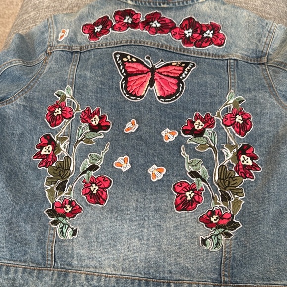 Bagatelle Collection Embroidered Floral Butterfly Bee Trucker Denim Jack… - Picture 14 of 15